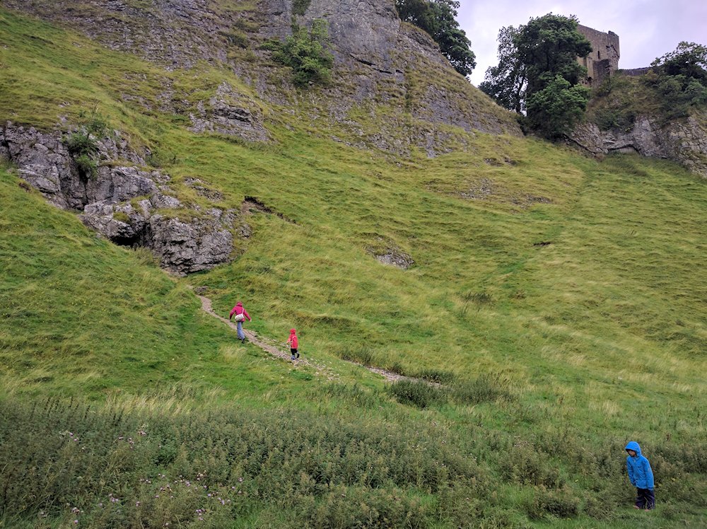 �s�[�N�E�f�B�X�g���N�g