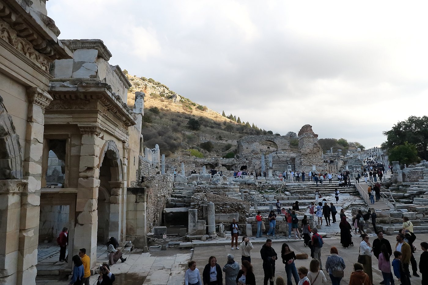 �P���X�X�}���ِՁ@�Q���I�@�摜���̃t�@�T�[�h�͂P�X�V�W�N�C���@�G�t�F�\�X