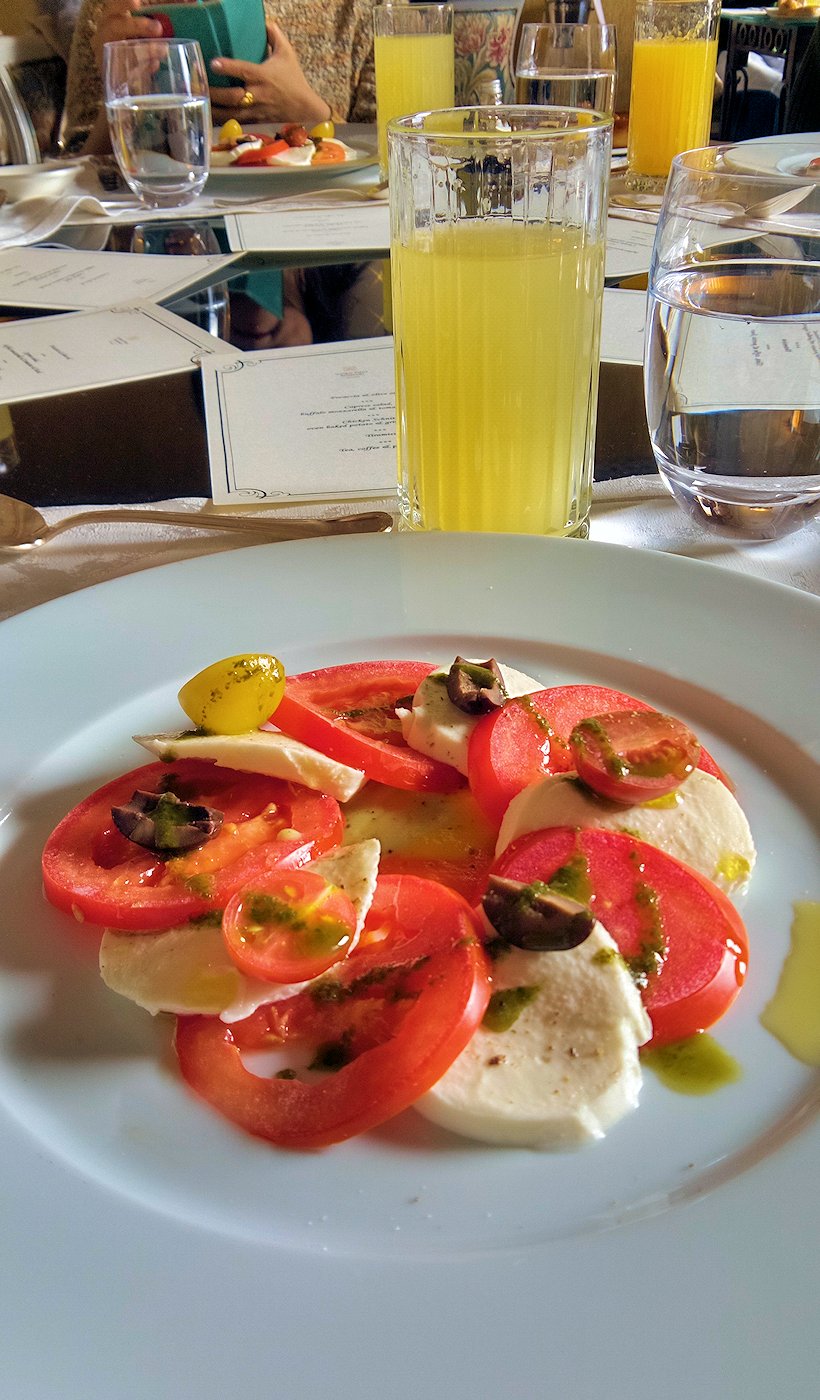 �g�}�g�ƃ`�[�Y�̃T���_�@�`�����[���{�a�z�e���̃����`